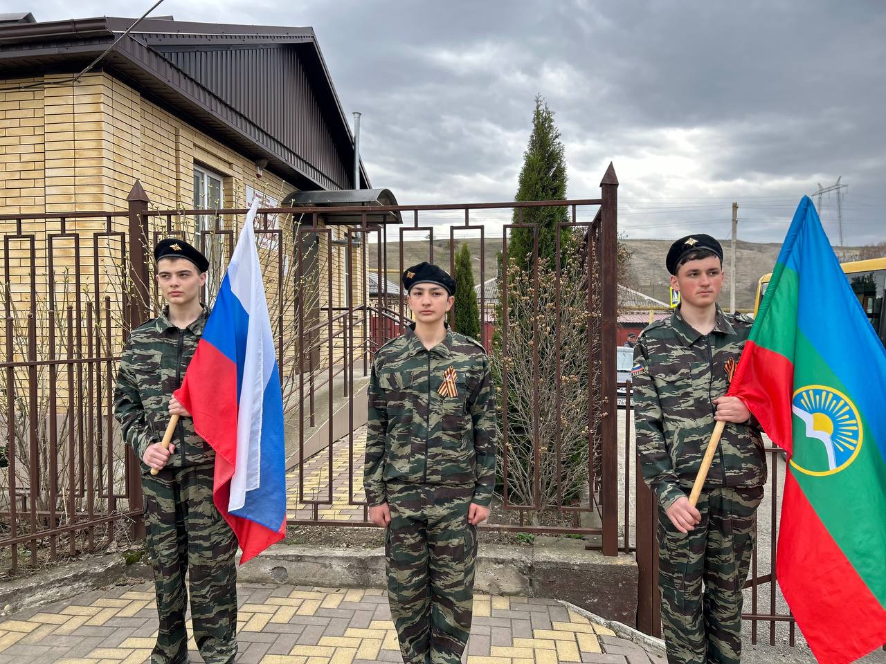 Наша школа приняла Знамя Победы от МБОУ «СОШ а. Эльтаркач».