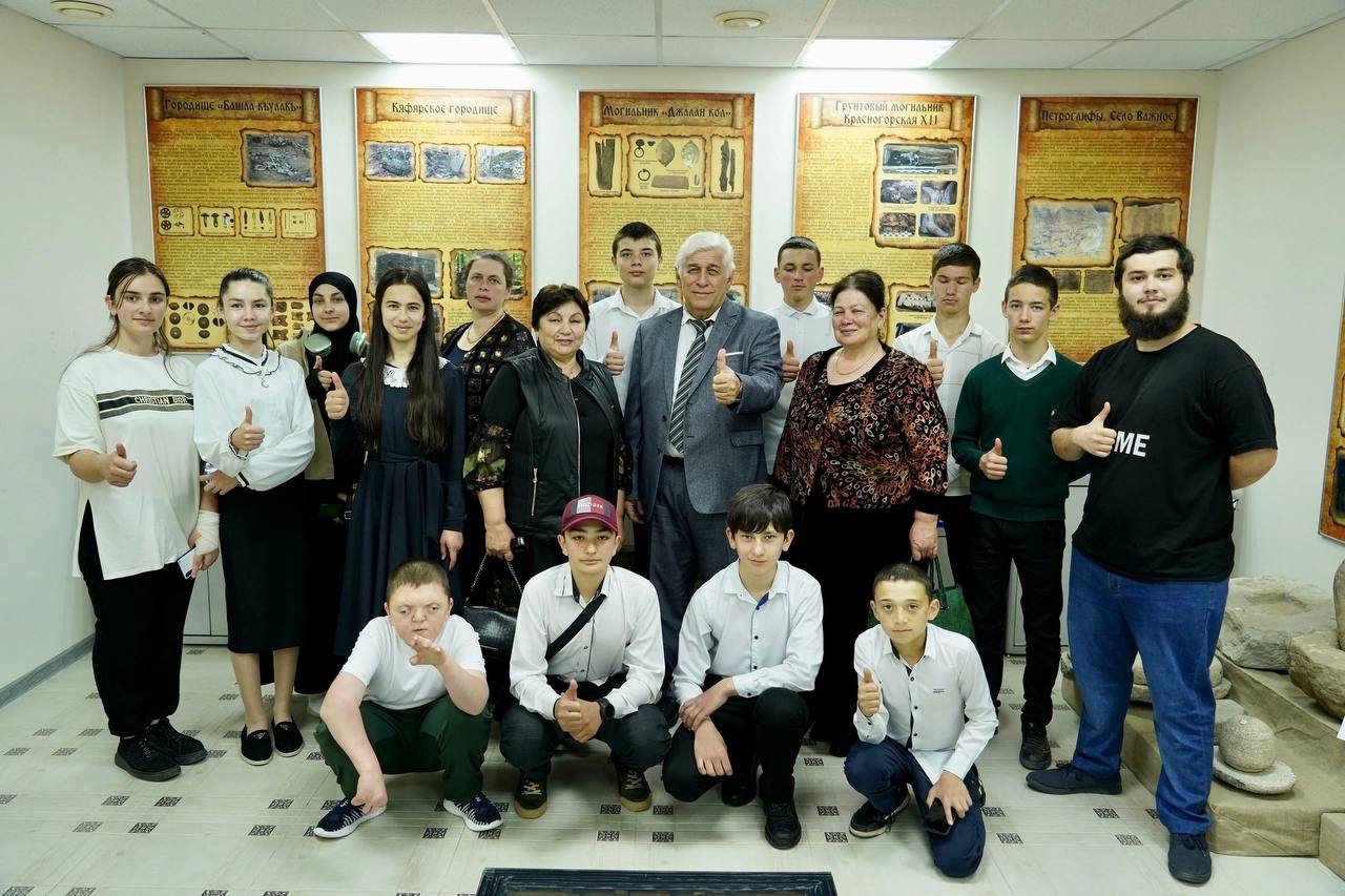Учащиеся 7-9 классов МБОУ «СОШ с.Койдан» отправились в Карачаево-Черкесский государственный университет им. У. Алиева.